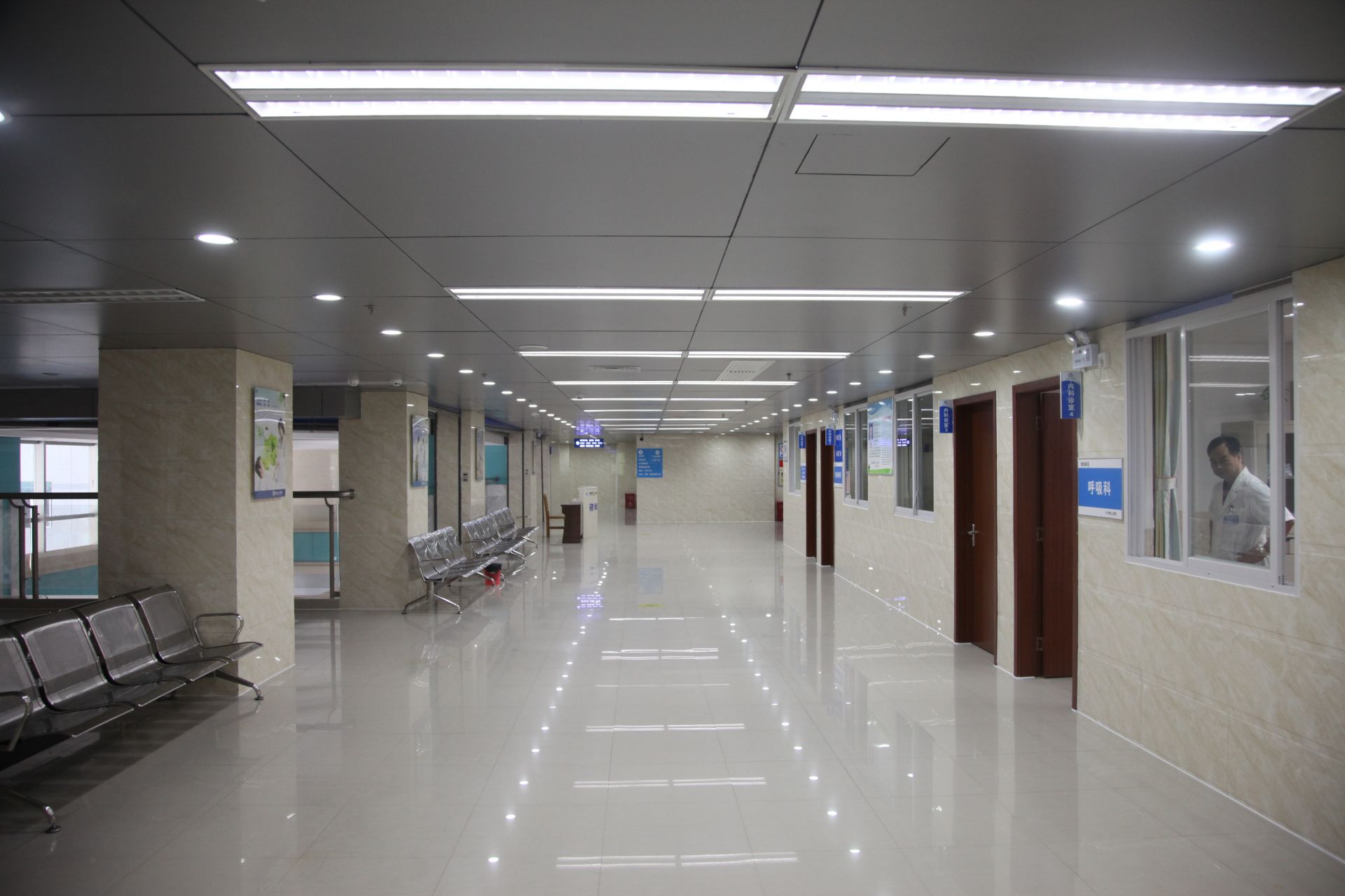 防城區(qū)人民醫(yī)院室內(nèi)實圖.JPG